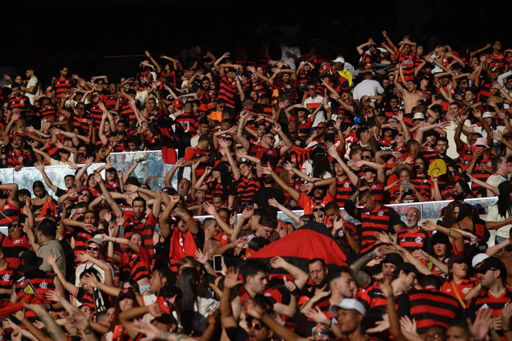 Vídeo: torcida do Flamengo transforma o centro do Rio em festa Vídeo: torcida do Flamengo transforma o centro do Rio em festa