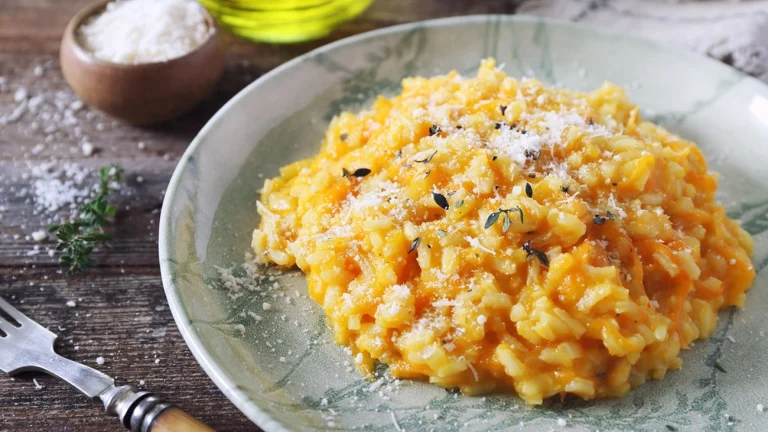 Arroz cremoso de uma panela só é perfeito para uma refeição prática