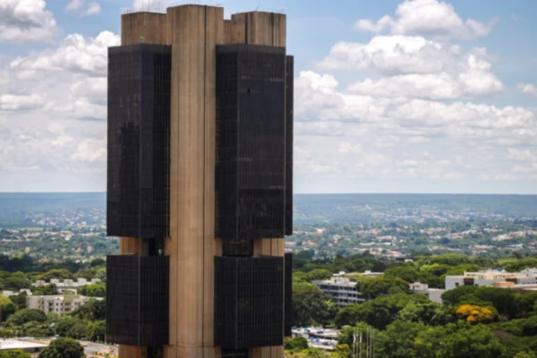 Banco Central deve iniciar 2026 com dois diretores a menos. Entenda