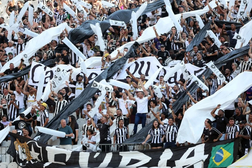 Brasileirão: Botafogo marca gol plástico contra o Corinthians Brasileirão: Botafogo marca gol plástico contra o Corinthians