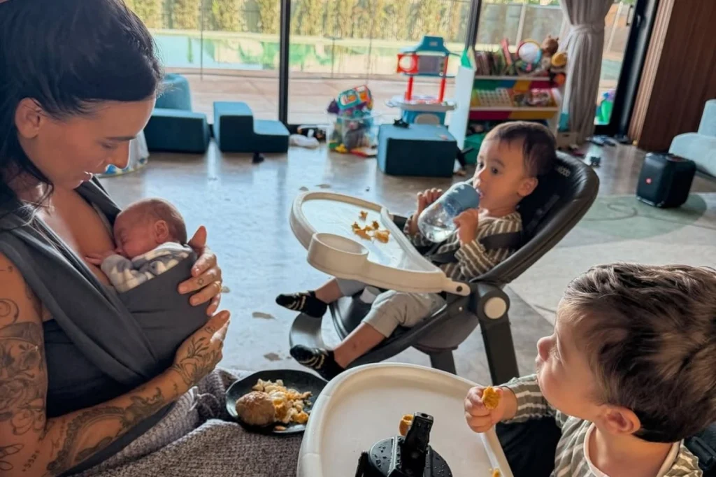 Clara Maia reúne filhos após alta do caçula e emociona: “Como desejei”