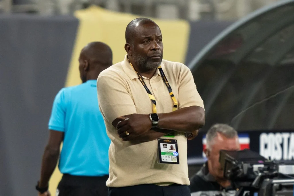 Copa do Mundo: técnico do Suriname renuncia ao cargo antes da repescagem