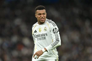 Kylian Mbappé é dúvida para jogo que define o futuro de Xabi Alonso