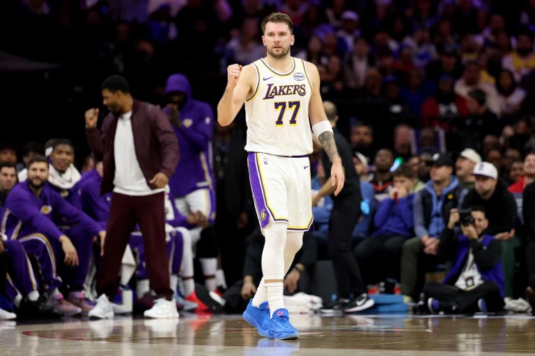 Lakers vencem 76ers com brilho de Doncic. Veja os resultados da NBA