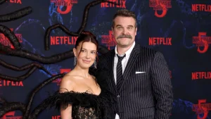 Millie Bobby Brown diz que ela e David Harbour têm um ‘ótimo relacionamento’ em meio a rumores de bullying