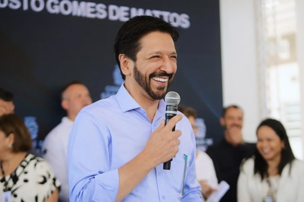 Nunes brinca com prefeito gordinho e promete presente para emagrecer agora