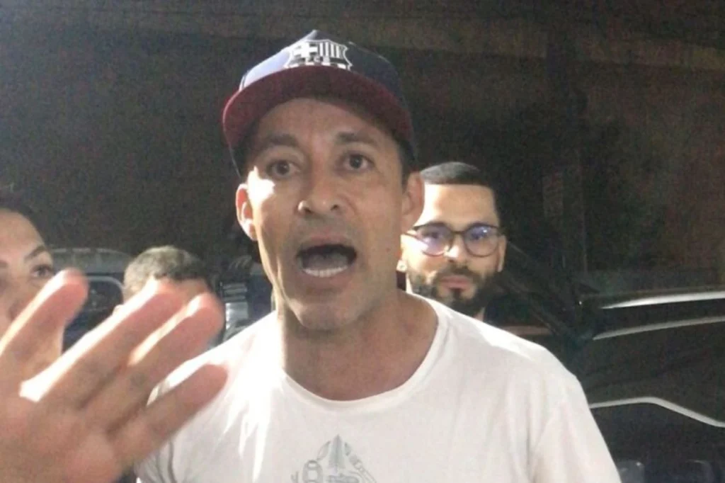 Prefeito causa confusão em show de rap na Grande SP: “Maloqueiros”.Vídeo