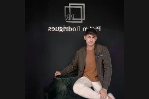 Quem é o biomédico fake preso por morte de mulher após procedimento