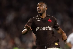 Rayan, do Vasco, é Eleito a Revelação do Ano pela CBF em 2025