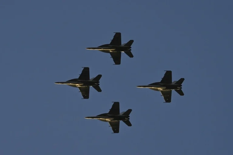 Tensão no Caribe: caças F-18 dos EUA sobrevoam o Golfo da Venezuela