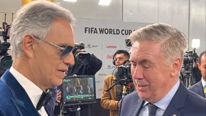 Vídeo: Carlo Ancelotti e Andrea Bocelli se encontram no sorteio da Copa