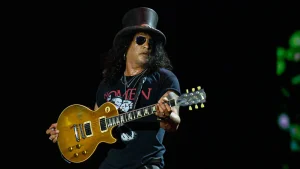 Slash revela a música mais difícil do Guns N Roses ao vivo hoje