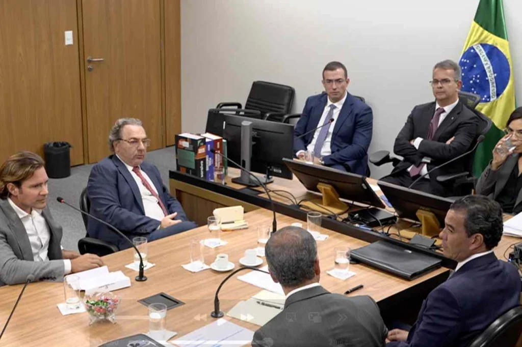 Vorcaro se recusa a fornecer senha do celular à Polícia Federal hoje