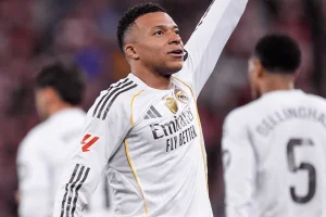 Mbappé Viaja Hoje para Final da Supercopa, Reforço Surpresa no Real Madrid Contra o Barcelona