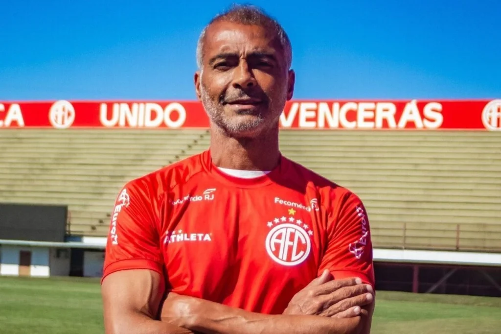 Romário escolhe centroavante ideal agora para Copa 2026