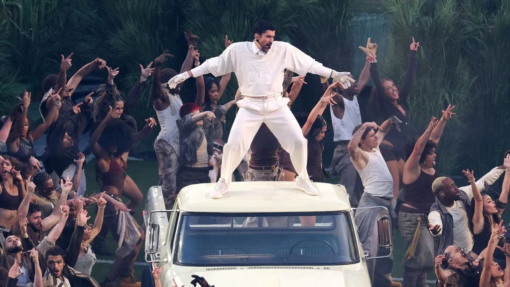 Bad Bunny bate recorde nos EUA com show solo histórico no Super Bowl 2026